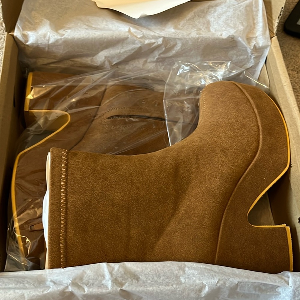 NEW Dalton boots in cognac, lug sole, perf for fall